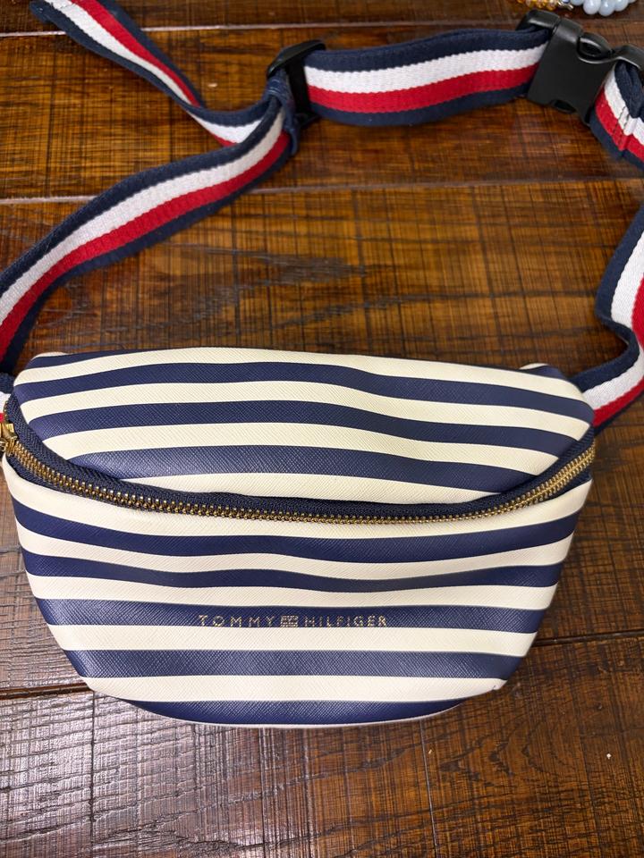 Поясная сумка Tommy Hilfiger в морском стиле