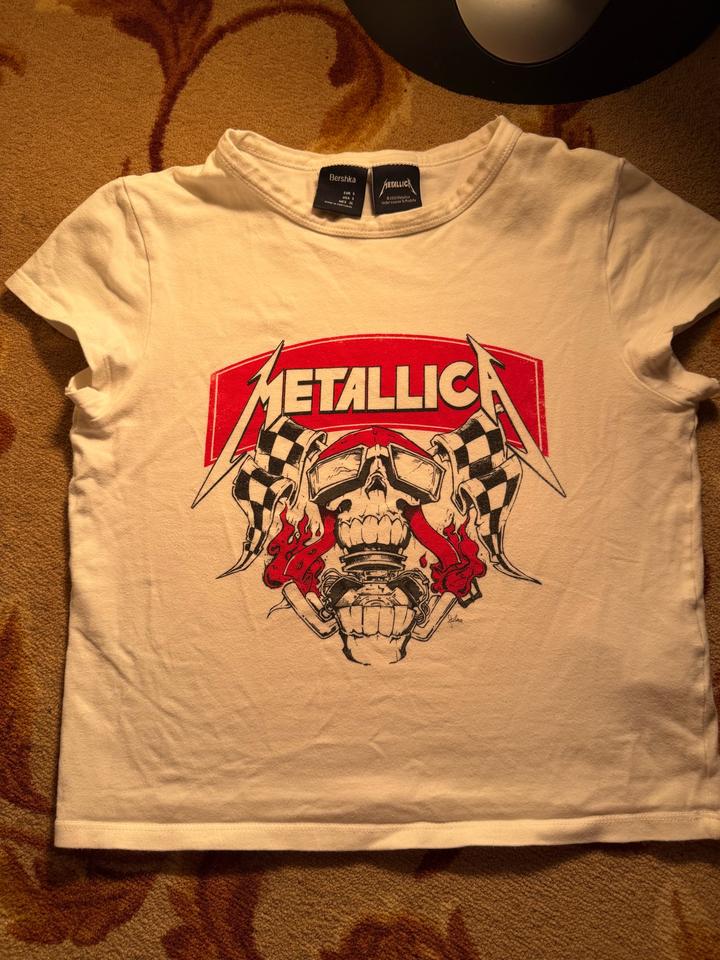 Футболка Bershka Metallica