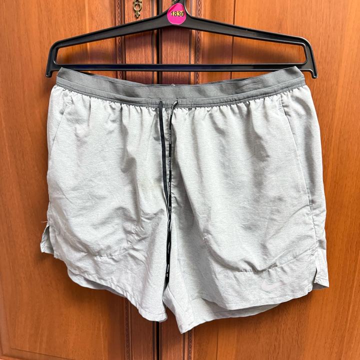 Спортивные шорты Nike