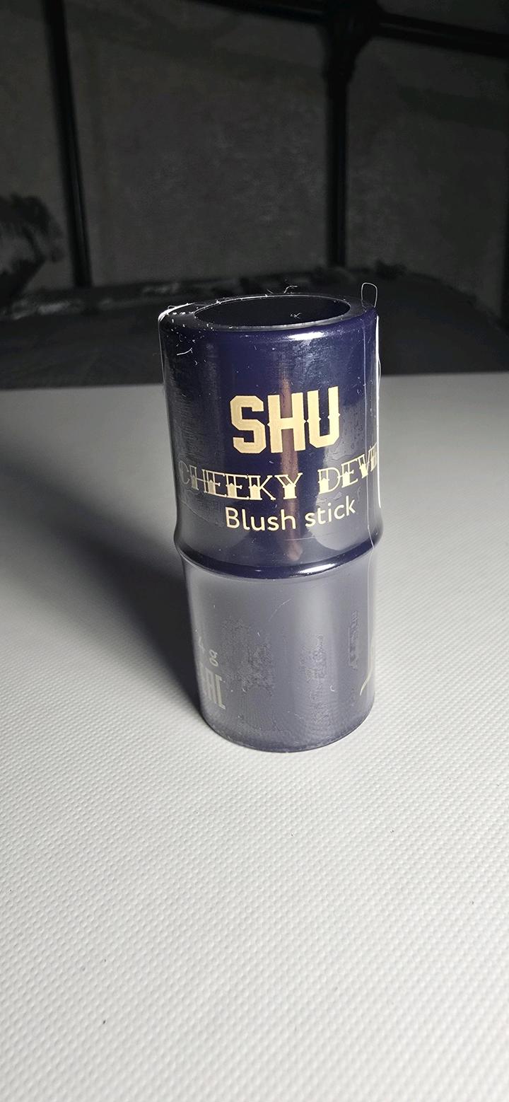 Румяна в стике SHU