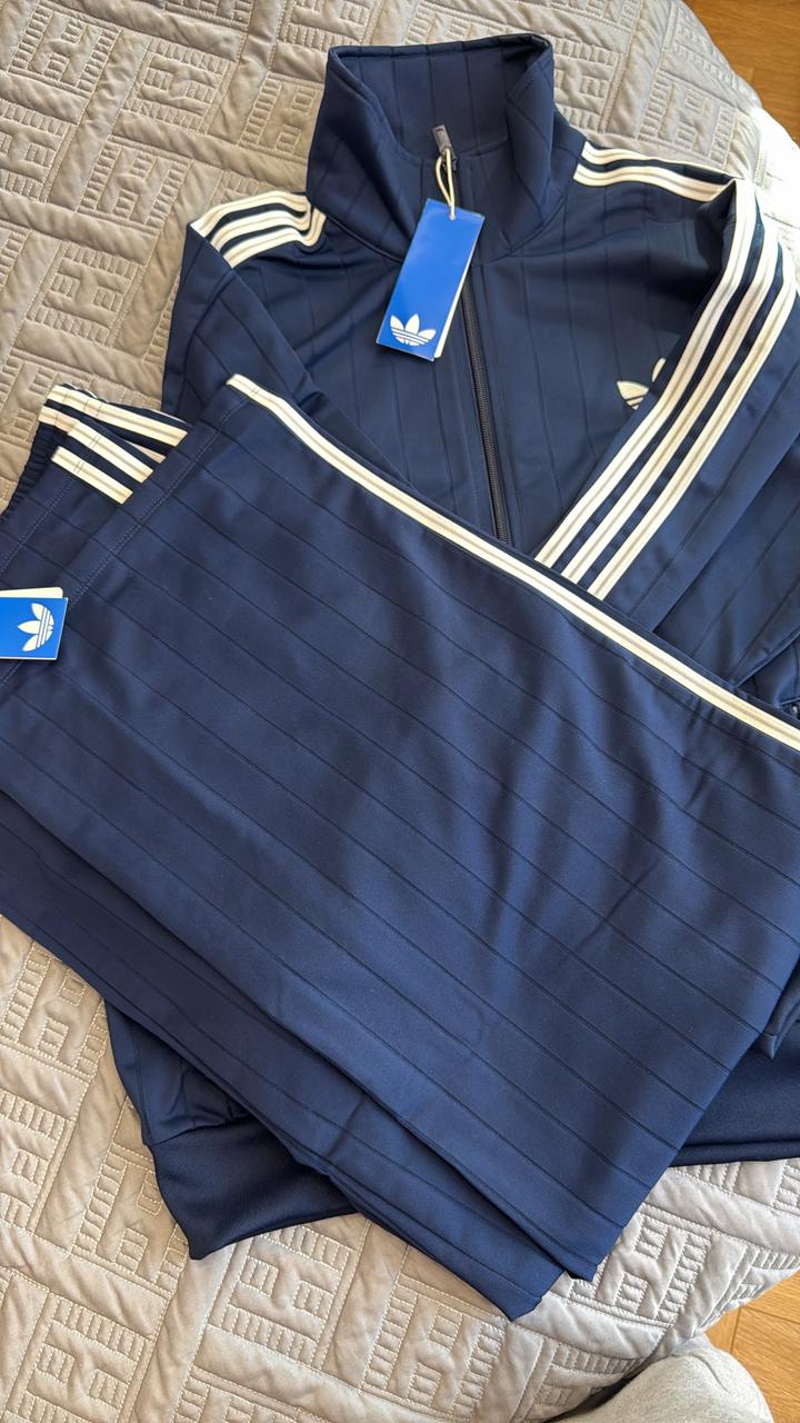 Спортивный костюм adidas женский