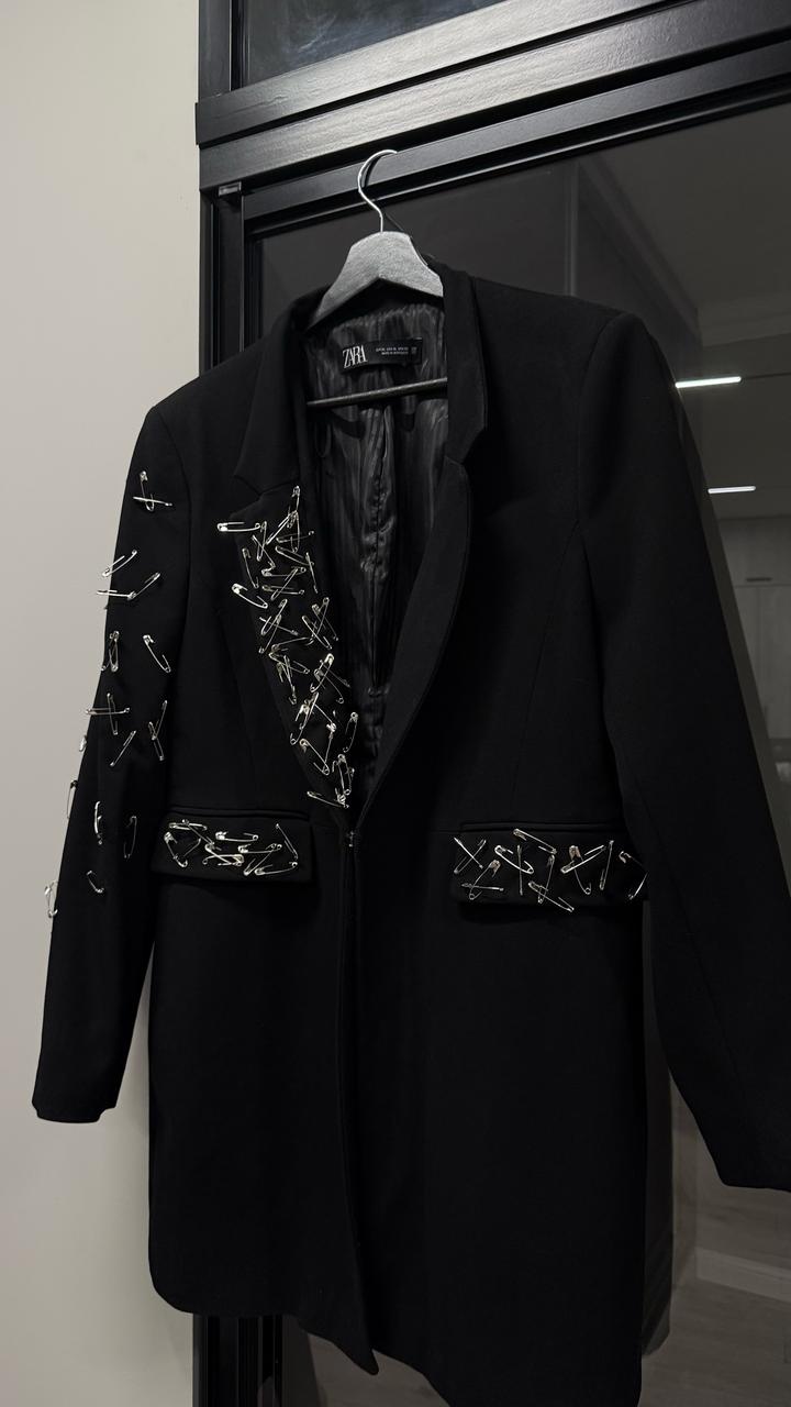 Пиджак ZARA с декором из булавок