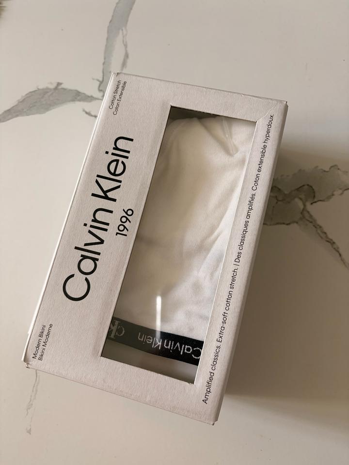 Трусы бикини Calvin Klein