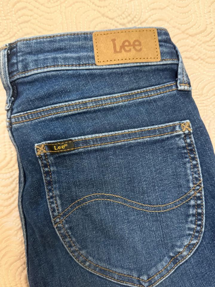 Lee