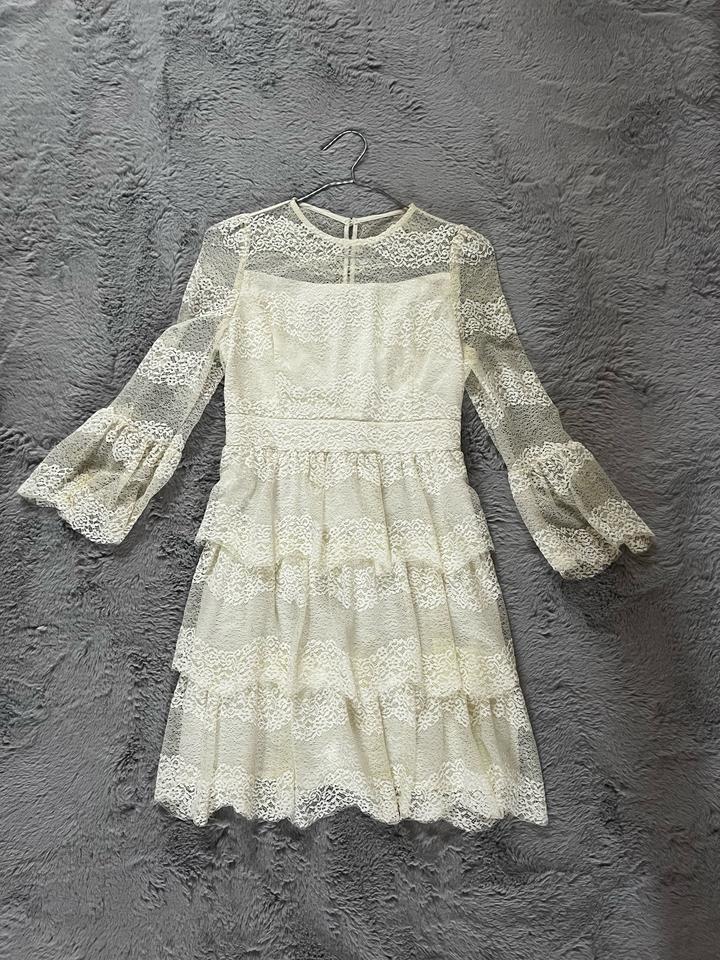 Кружевное платье bebe
