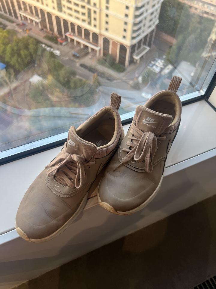 Кроссовки Nike женские
