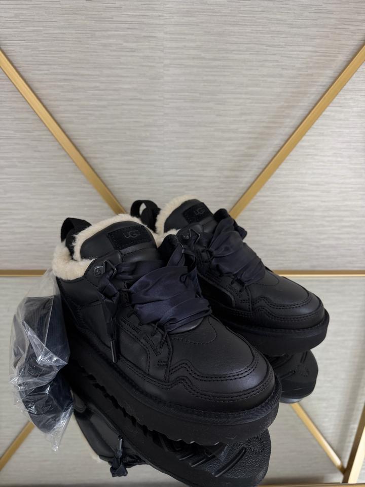 Кроссовки UGG