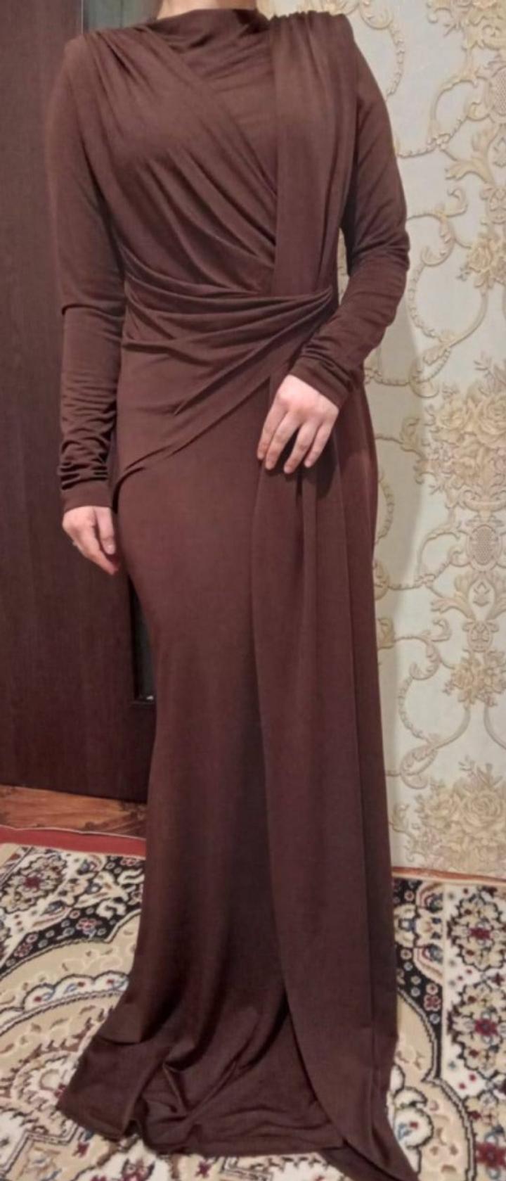Trendy Queen Коричневое платье с длинным рукавом и драпировкой