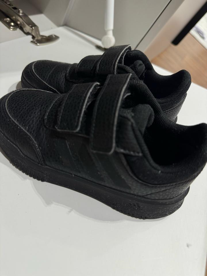 Кроссовки Adidas