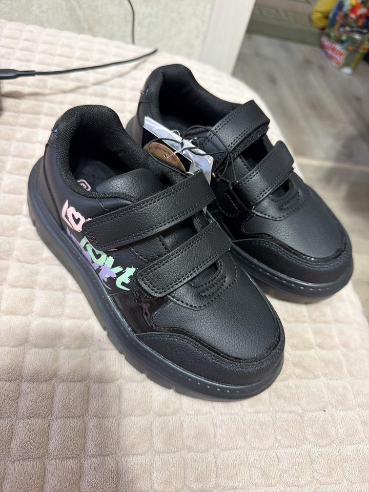 Детский мир Детские кроссовки на липучках