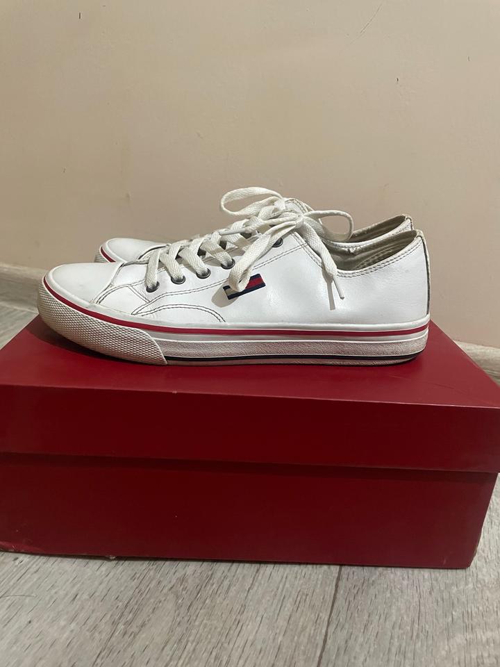 Tommy Hilfiger