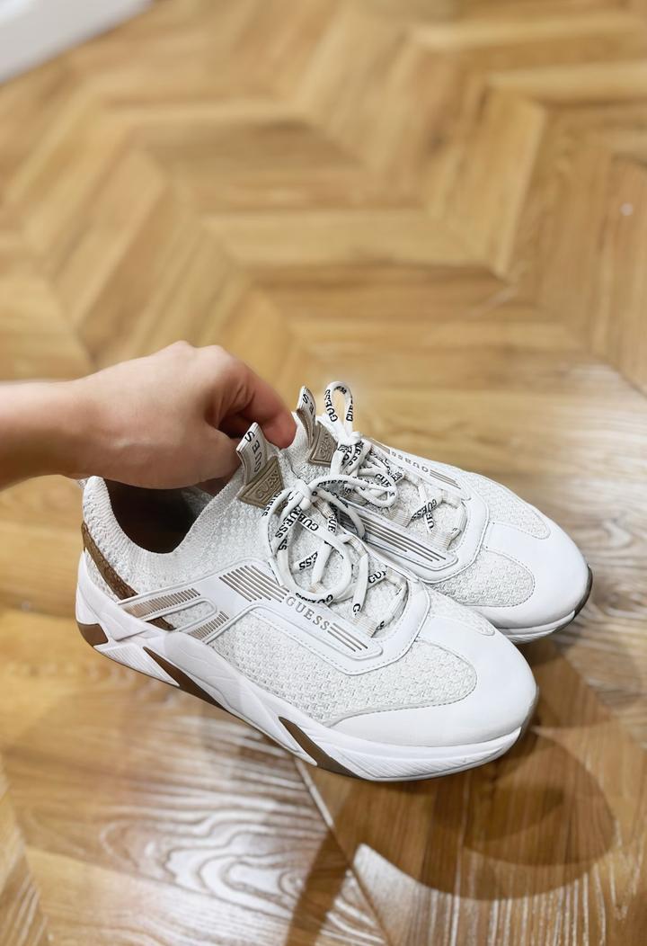 Кроссовки Guess