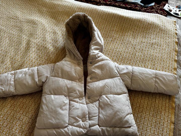 Пуховик ZARA с капюшоном на меху