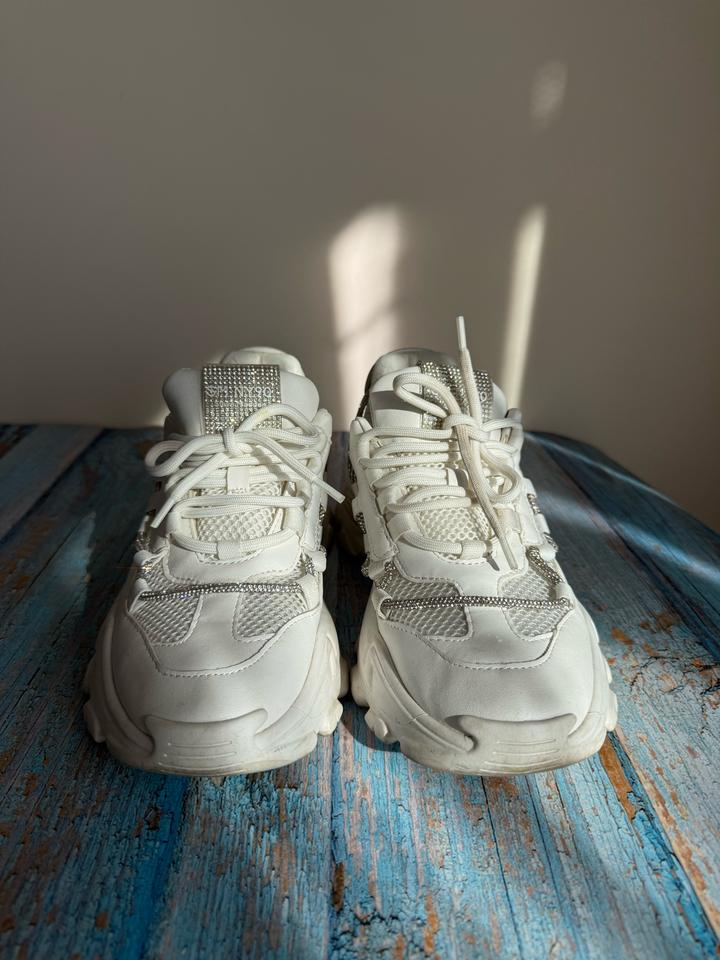 Женские кроссовки Steve Madden со стразами