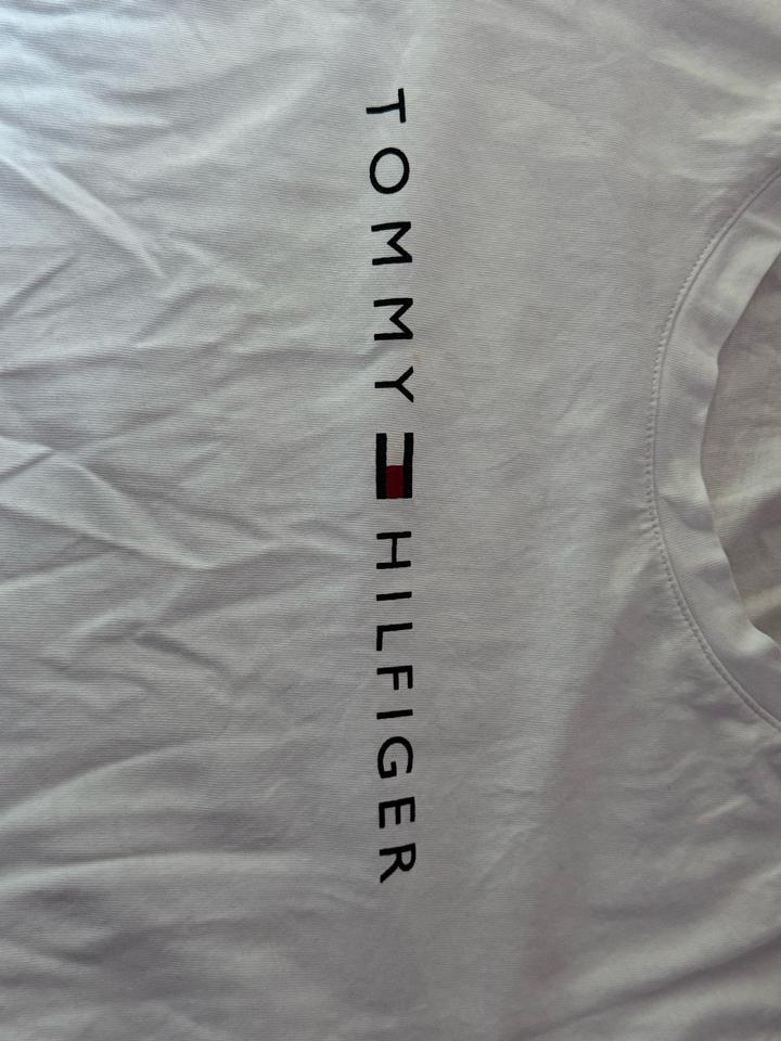 Футболка Tommy Hilfiger белая с логотипом