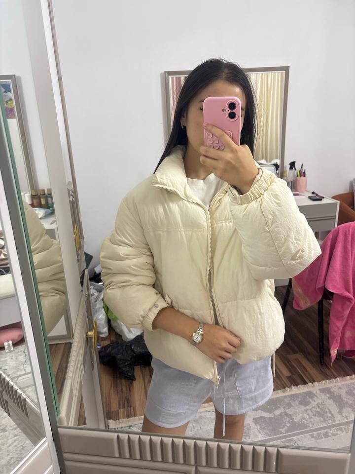 Теплая белая куртка Bershka