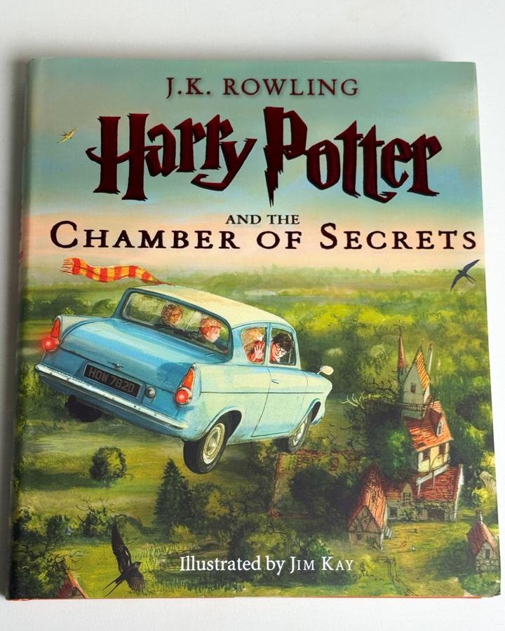Harry Potter and the Chamber of Secrets (Illustrated Edition)