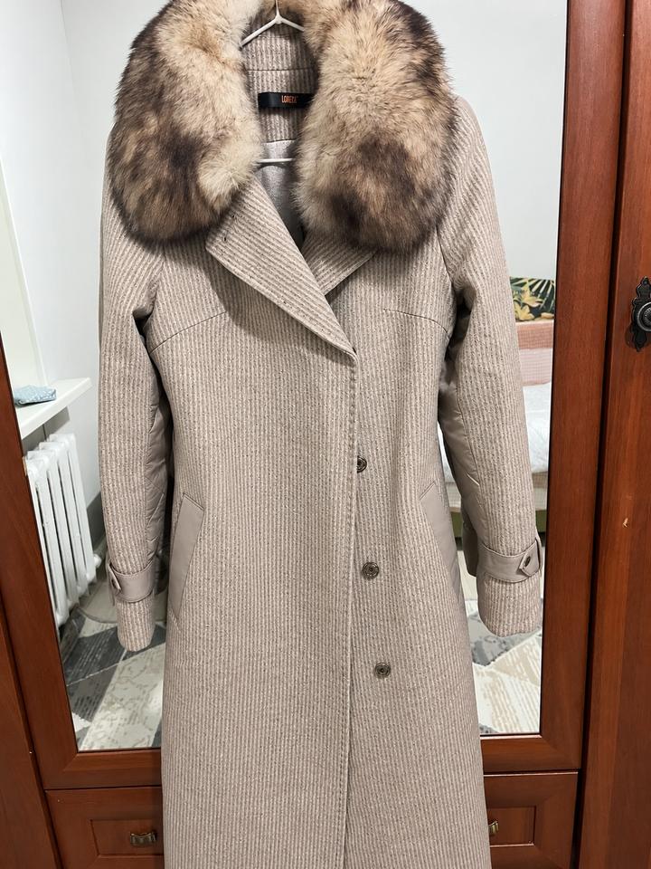 Loreta Пальто с меховым воротником