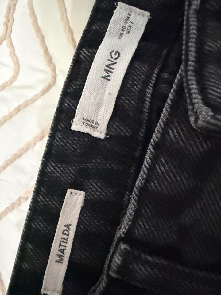 Джинсы Mango