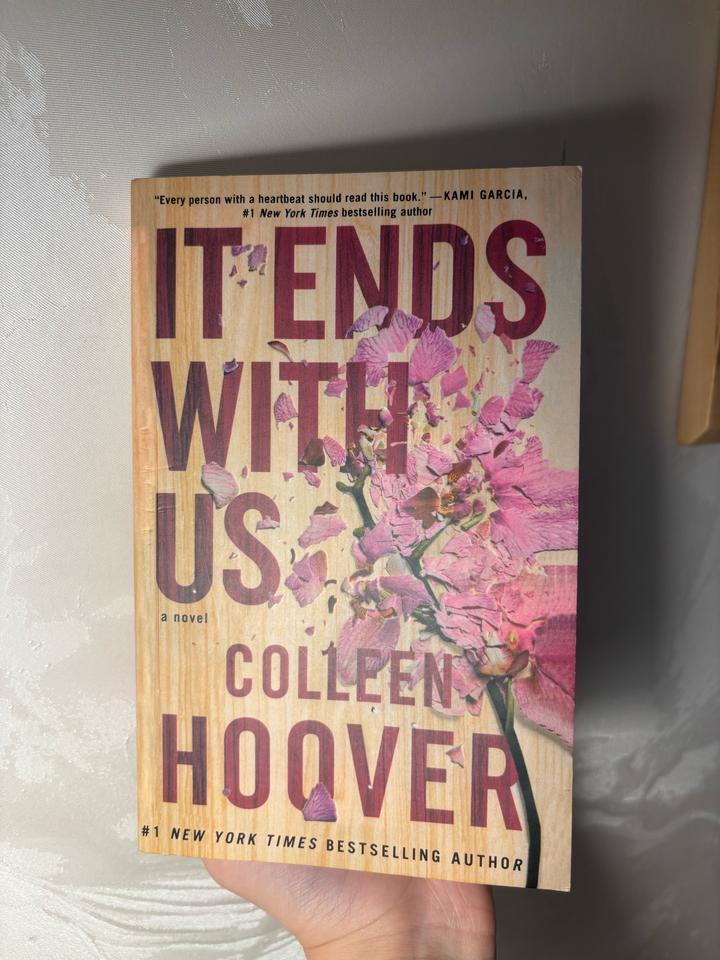 It Ends with Us — Colleen Hoover