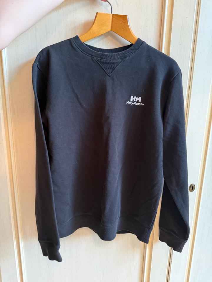 Черная толстовка Helly Hansen