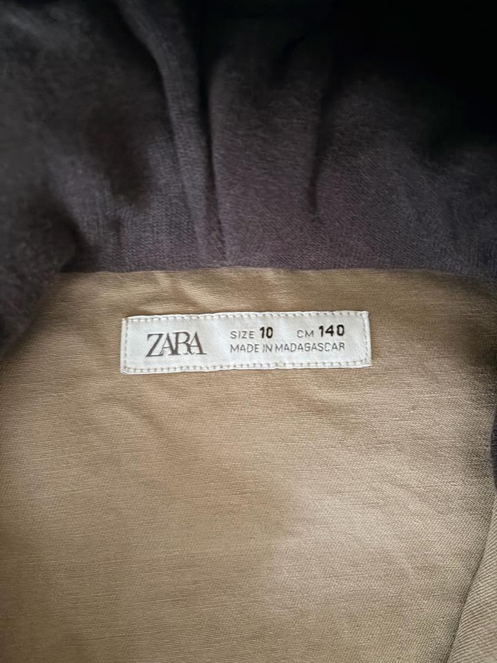 Zara Легкая курточка с капюшоном на мальчика