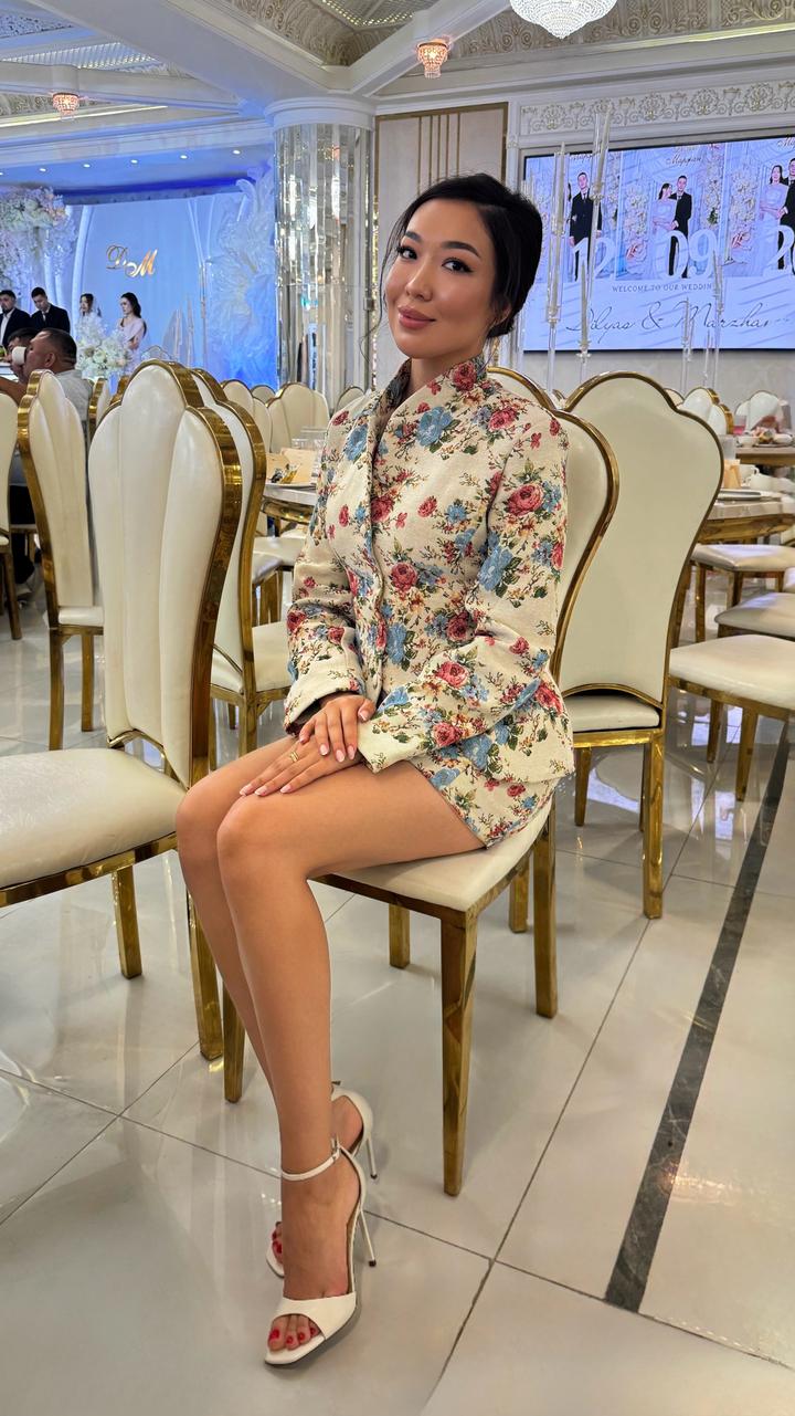 Приталенный жакет с цветочным принтом
