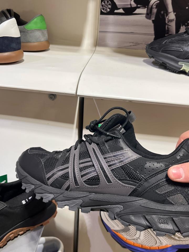 ASICS
