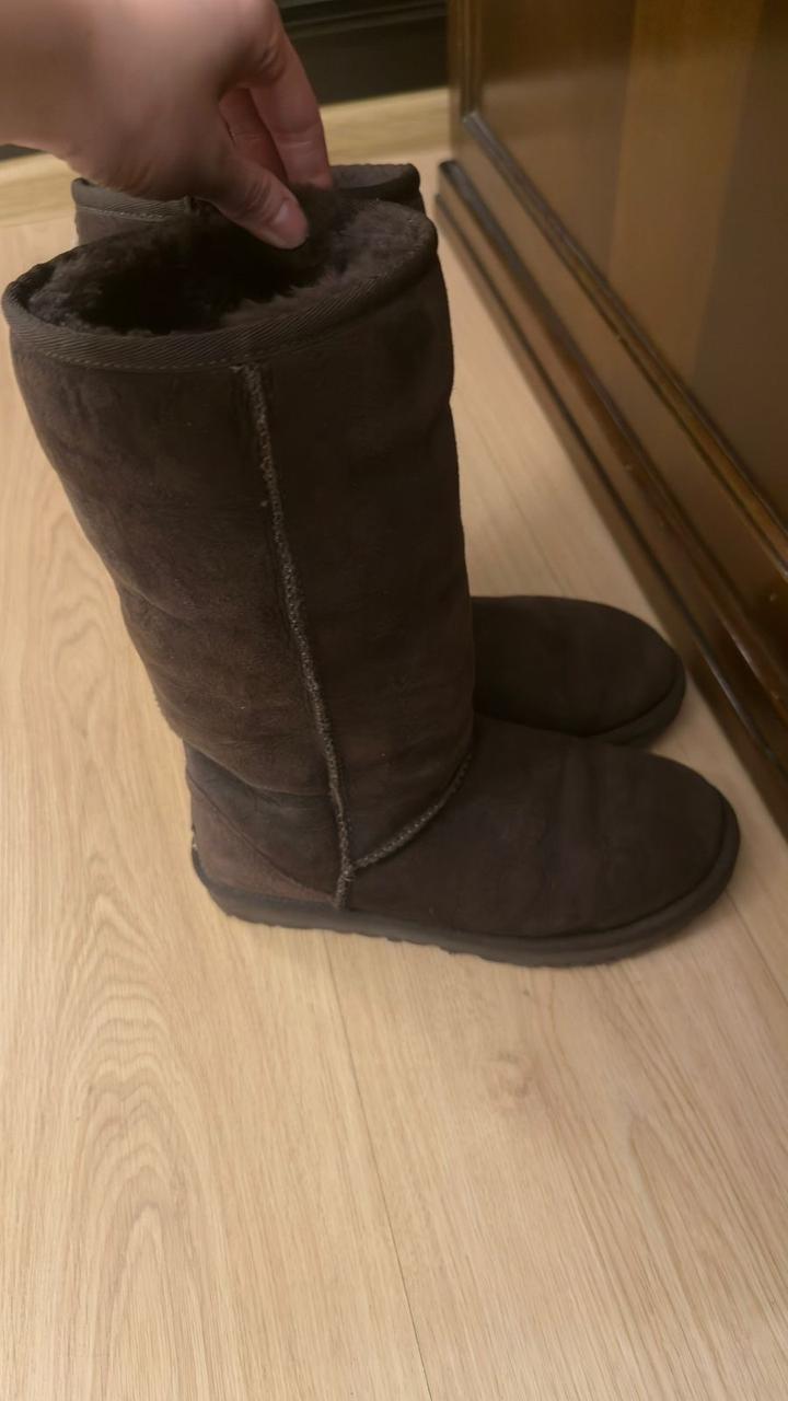 UGG