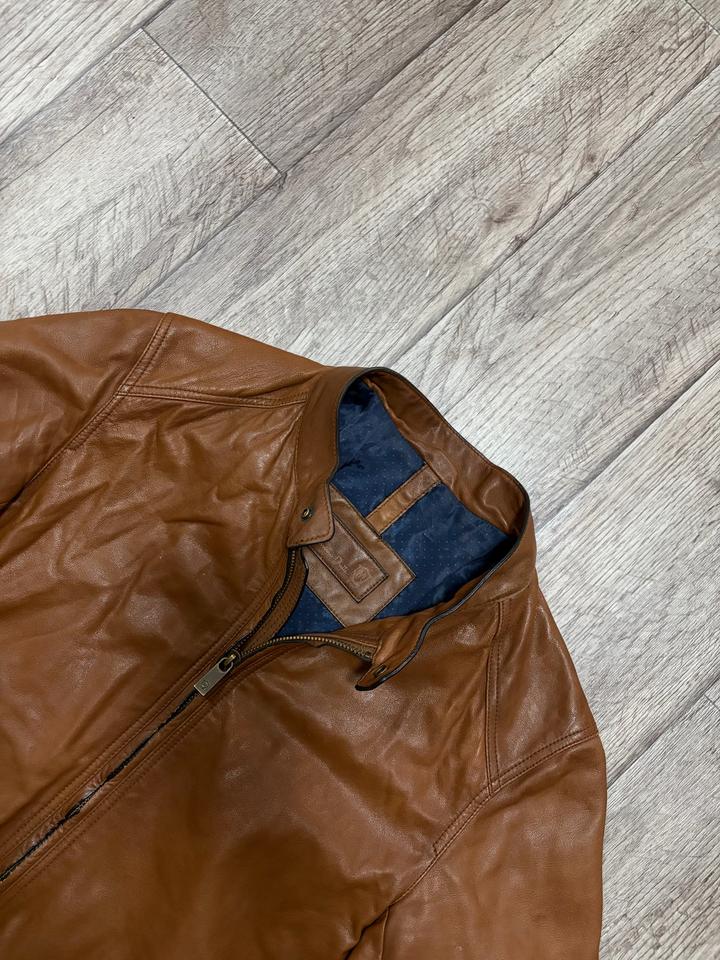 Кожаная куртка Massimo Dutti