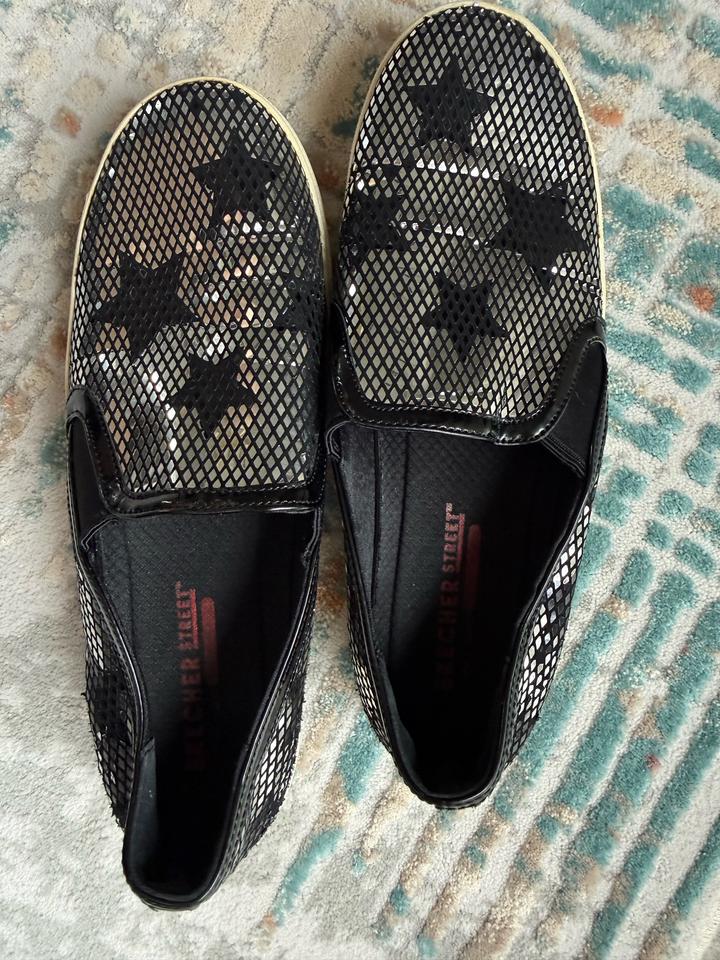 Skechers