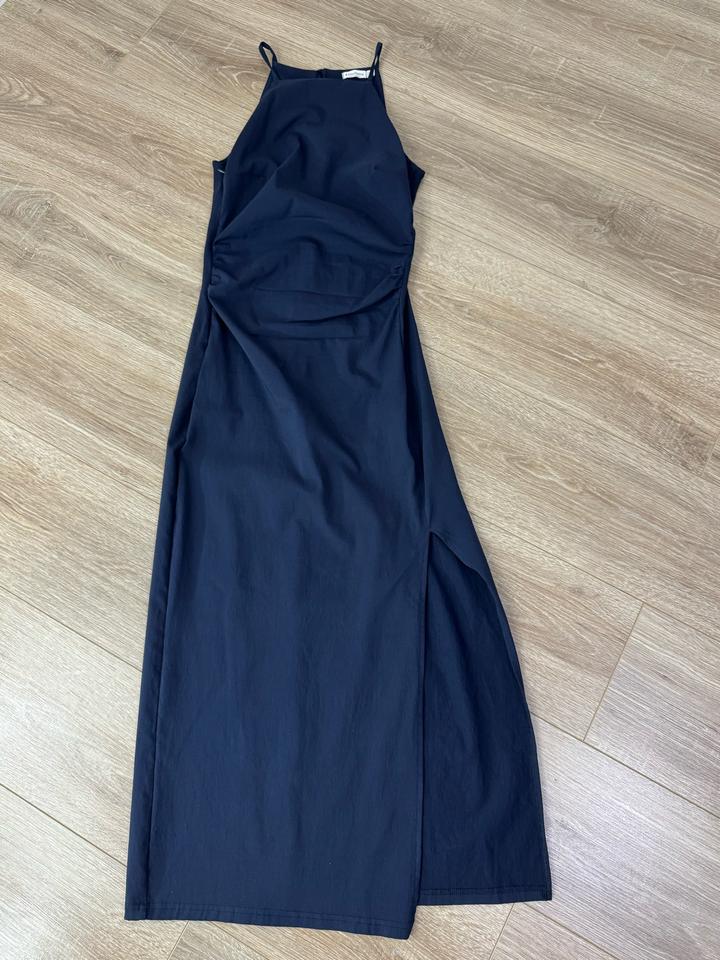 Stradivarius платье с вырезом
