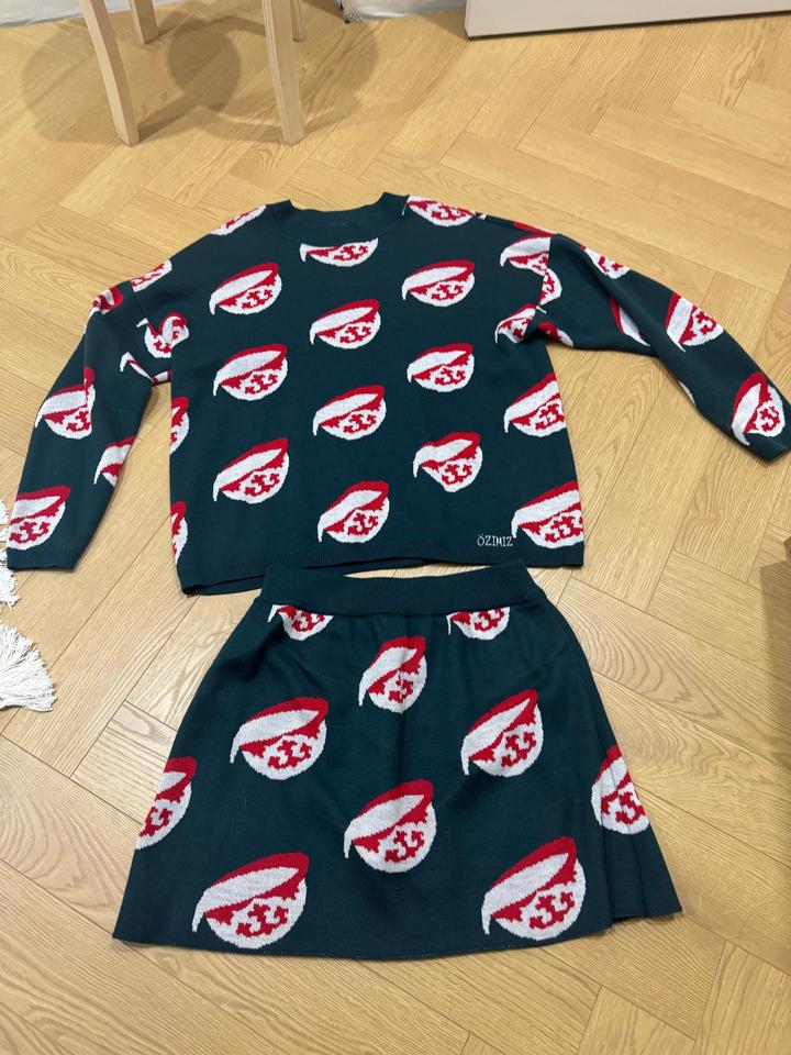 Kone brand Вязаный костюм