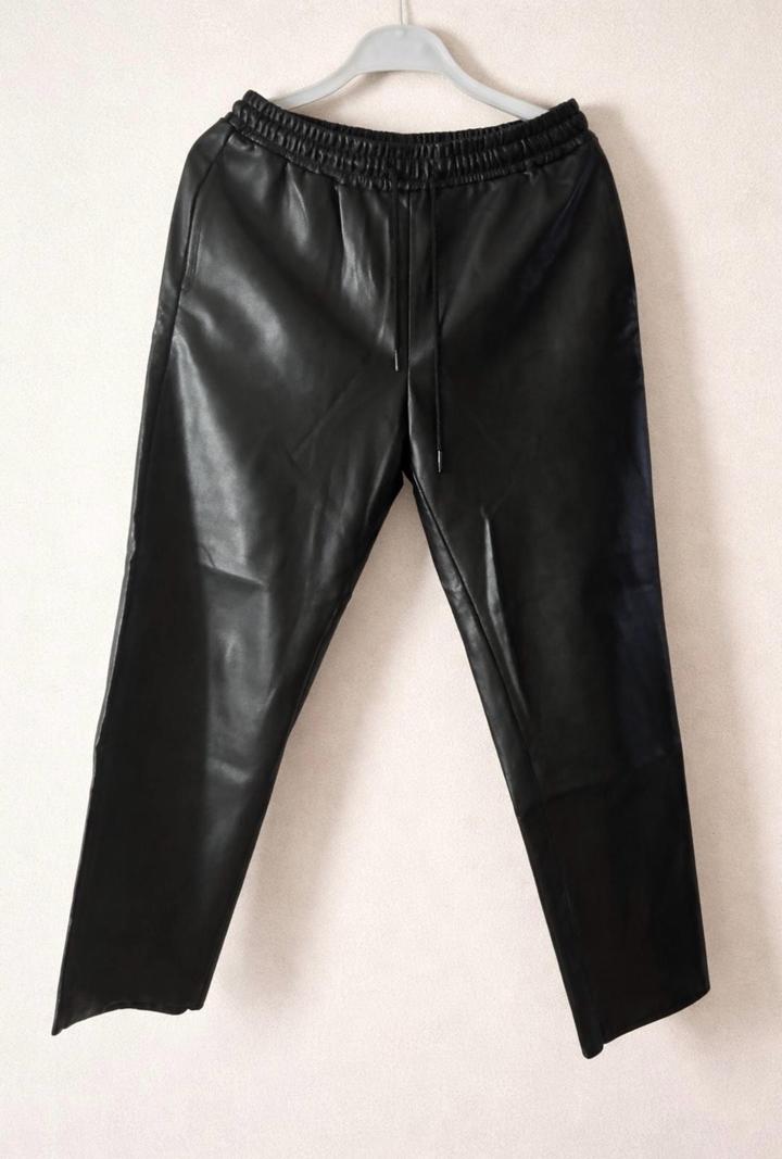 Брюки из экокожи