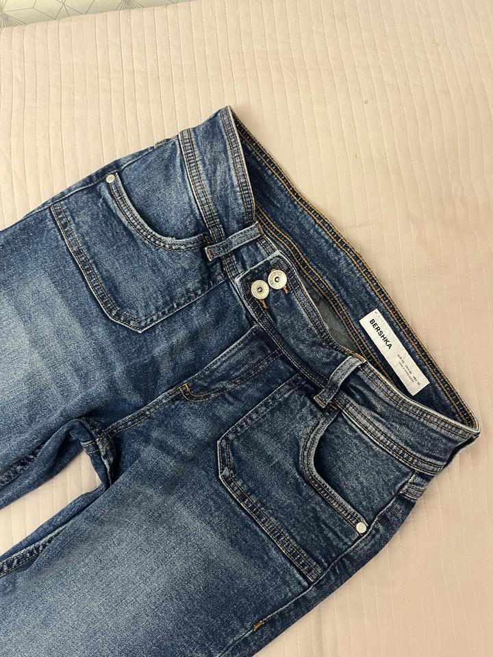 Джинсы Клеш Bershka