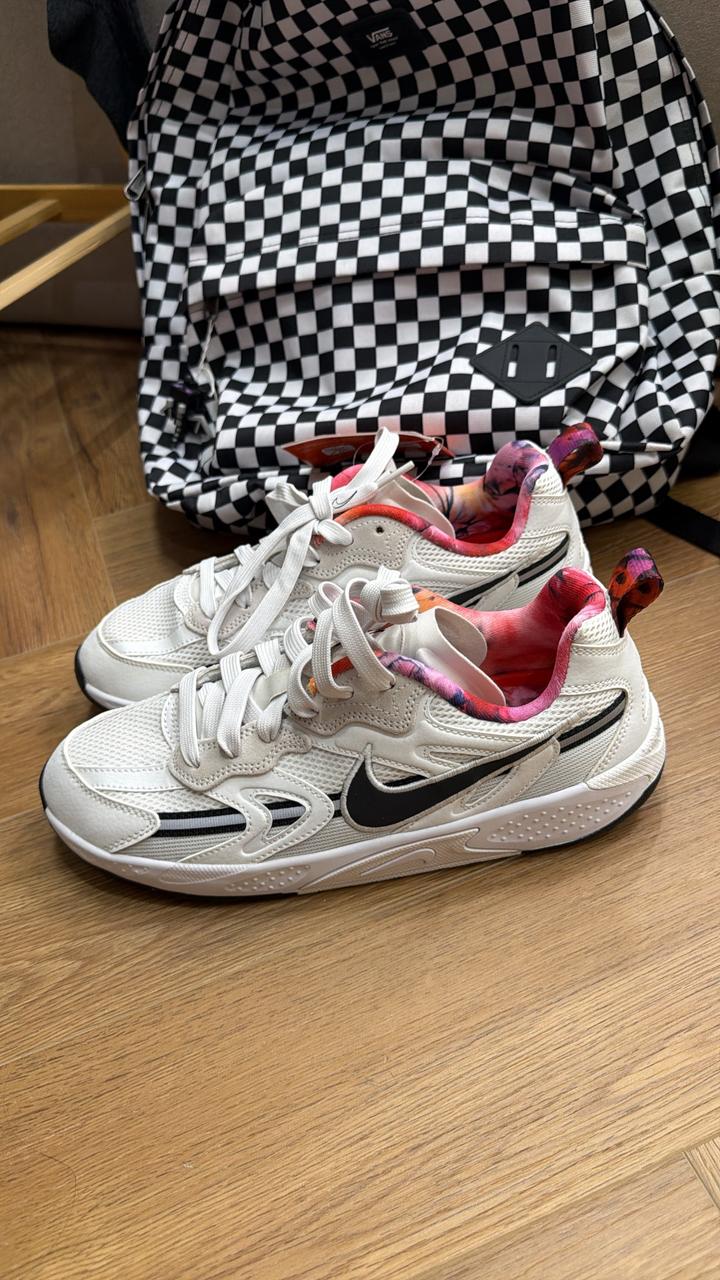 Кроссовки Nike