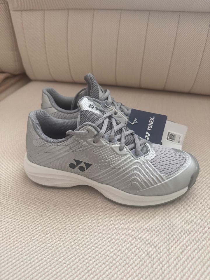 Yonex