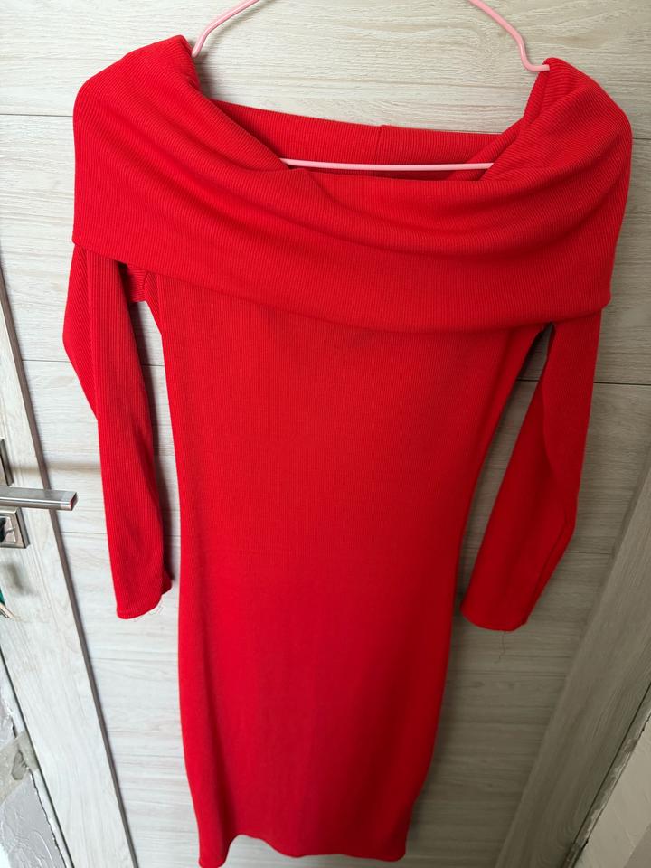 Fashion Платье с открытыми плечами