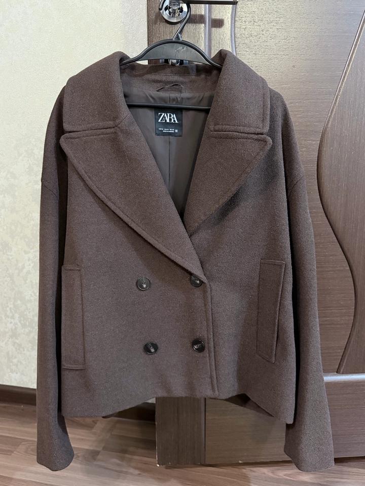 Укороченное двубортное пальто ZARA