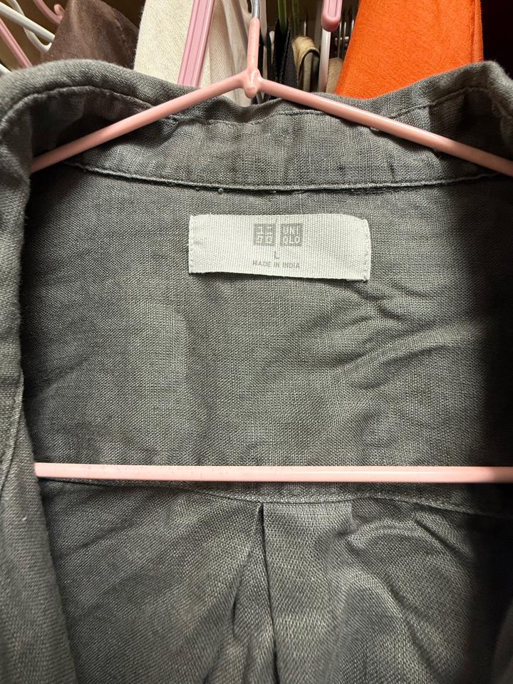 Uniqlo Рубашка лен. Маломерит, подойдет на м размер.
