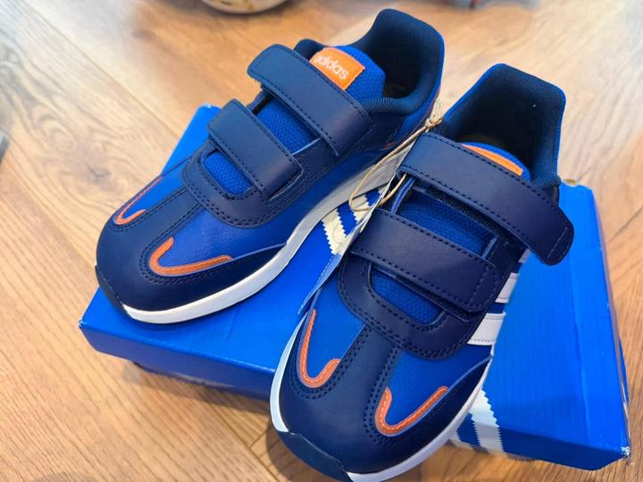 Кроссовки adidas