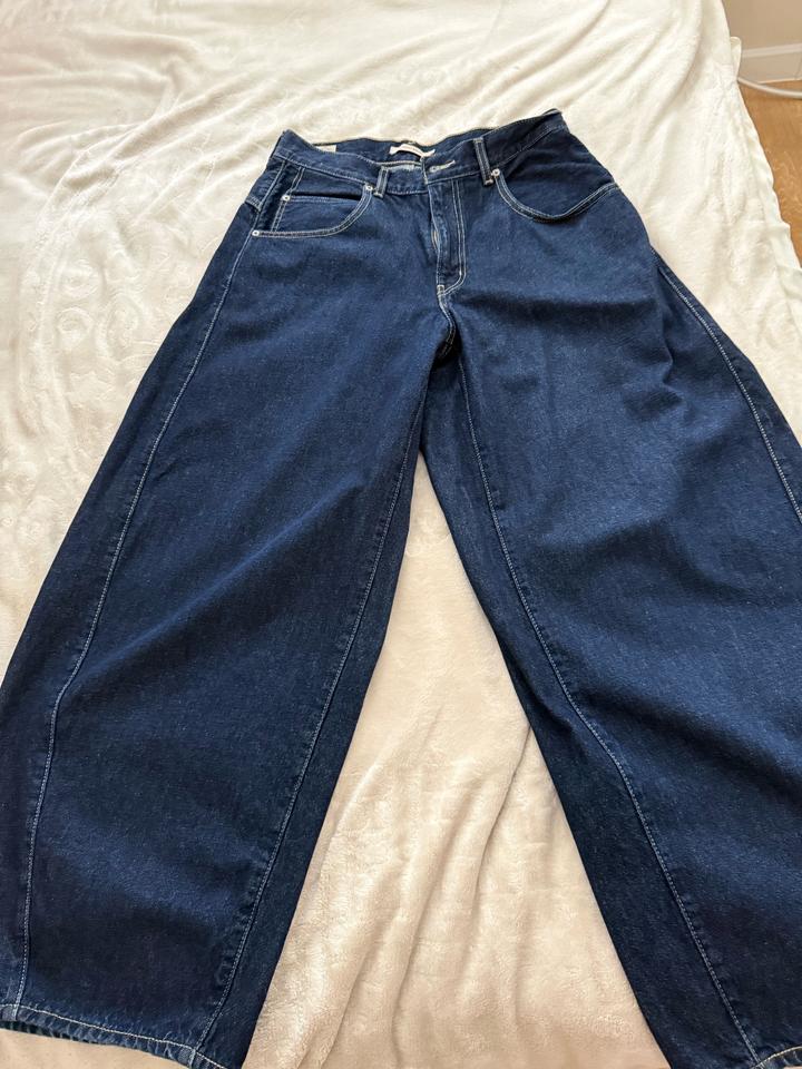 Levi's