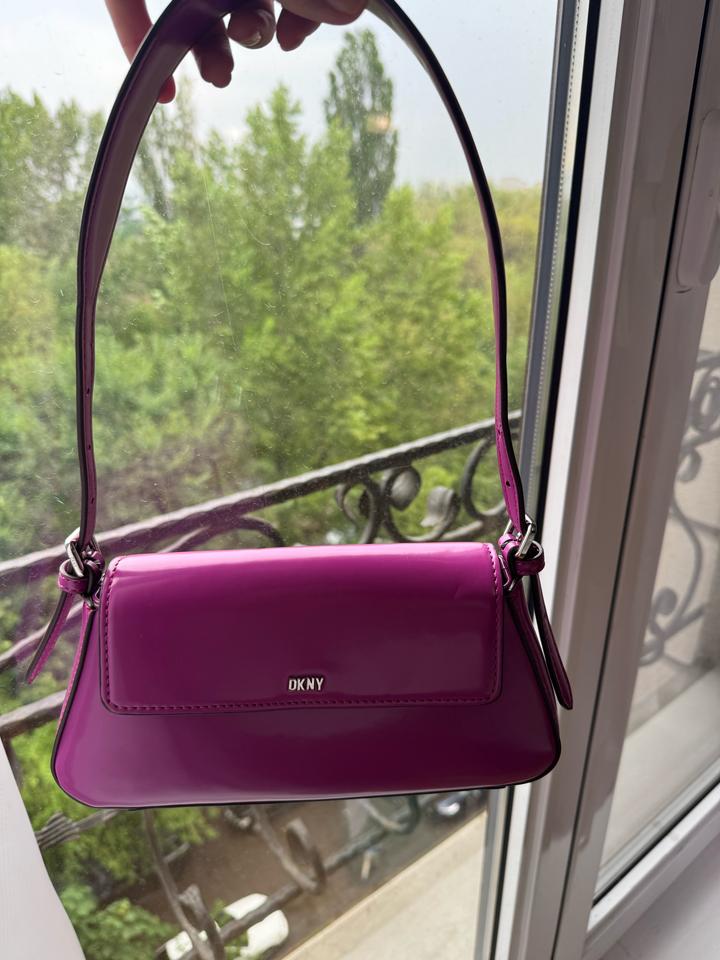 DKNY