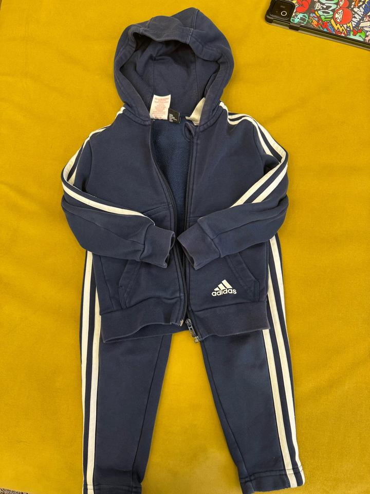 Спортивный костюм adidas