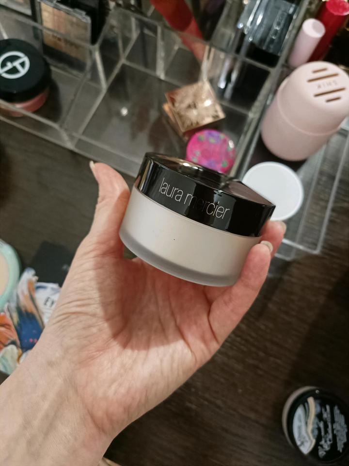 Laura Mercier