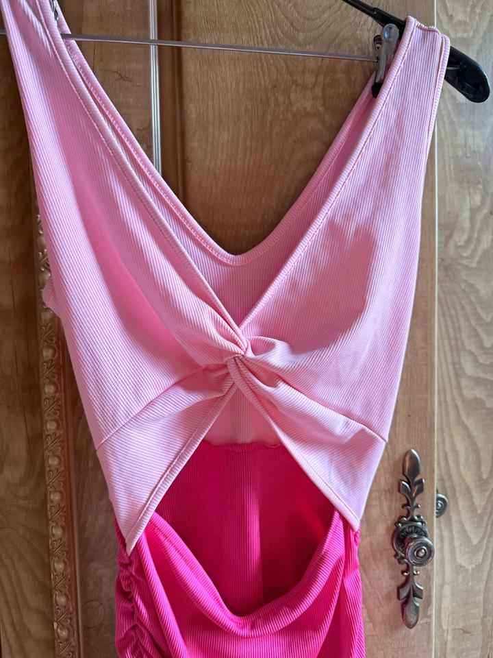 SHEIN Яркое розовое платье