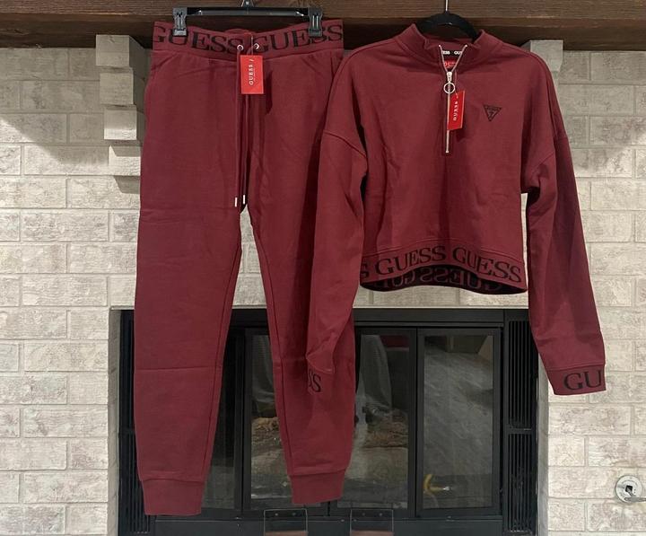 Спортивный костюм Guess