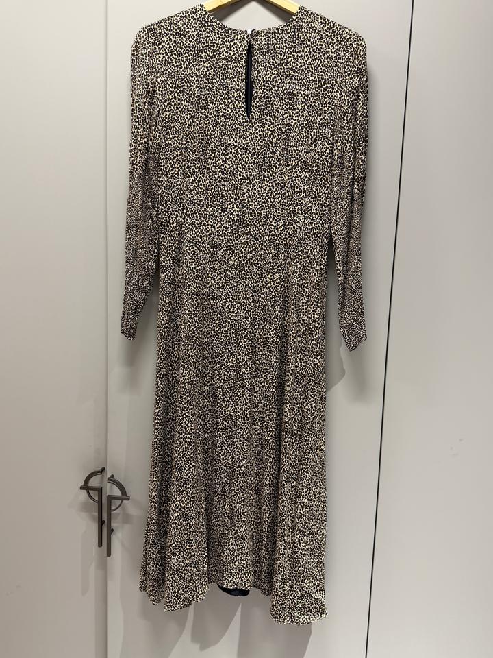 Платье с леопардовым принтом от Massimo Dutti