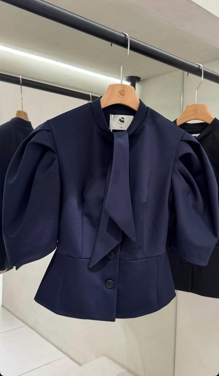 Bonnitto Collection Блуза с баской и объемными рукавами