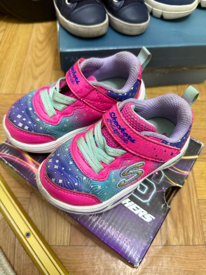 Skechers